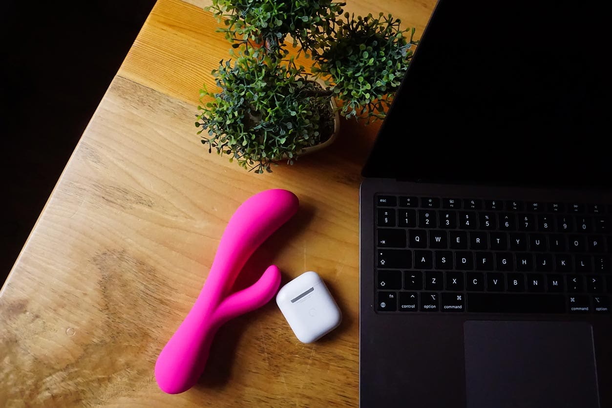 where do women hide sex toys Women in suits are always hot. : r/ThaiGL main image 1